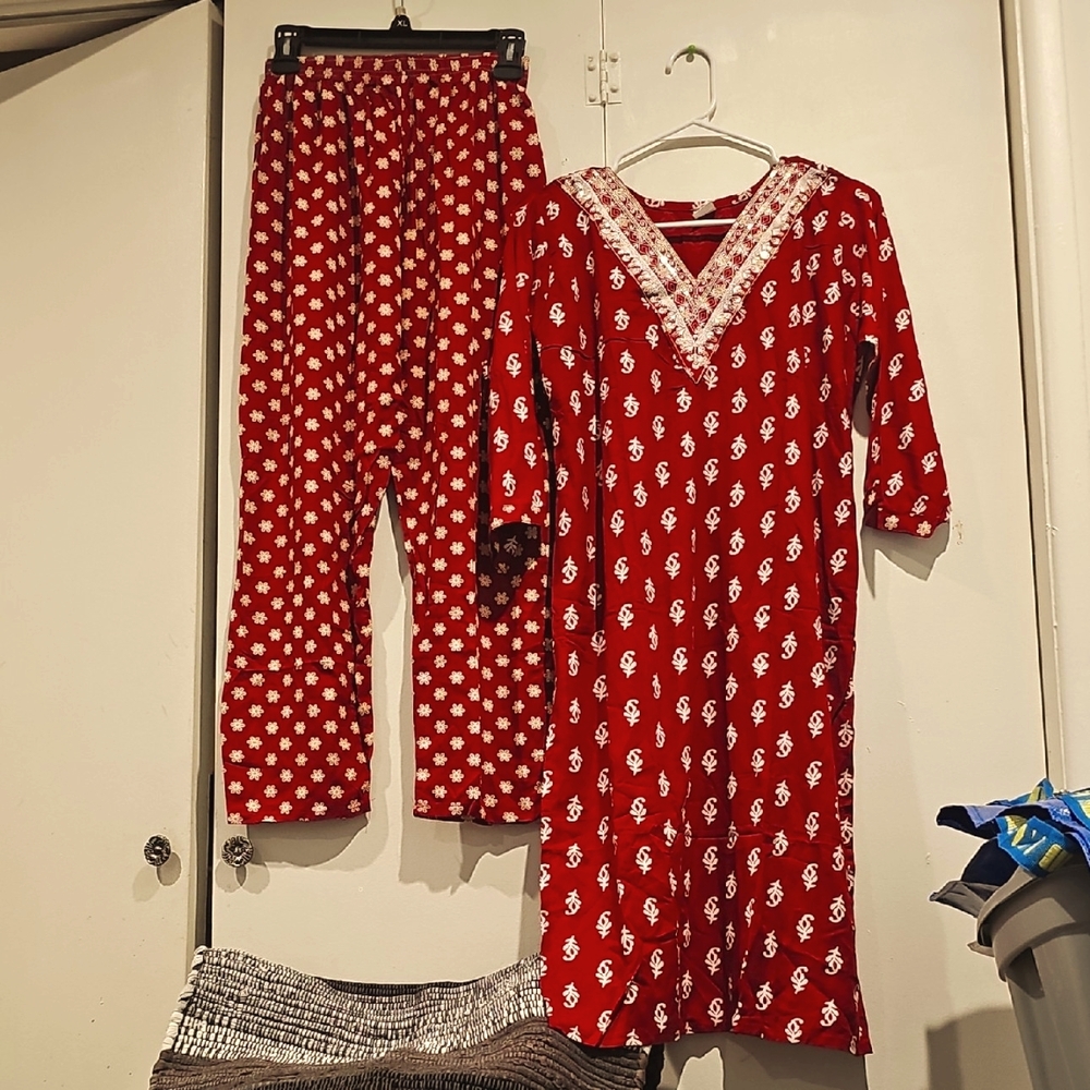 Maroon Rayon Kurta Set Ladies Size L (New)  Pasleys & Flowers, Has'nt Been Worn